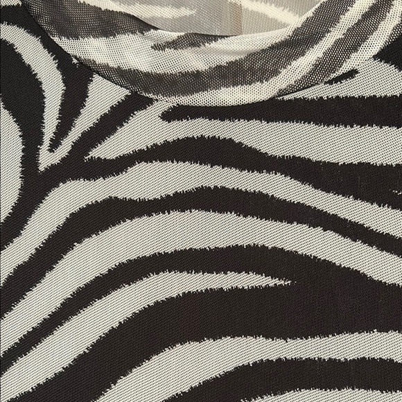 Zebra Print Long Sleeve Top - Picture 4 of 4